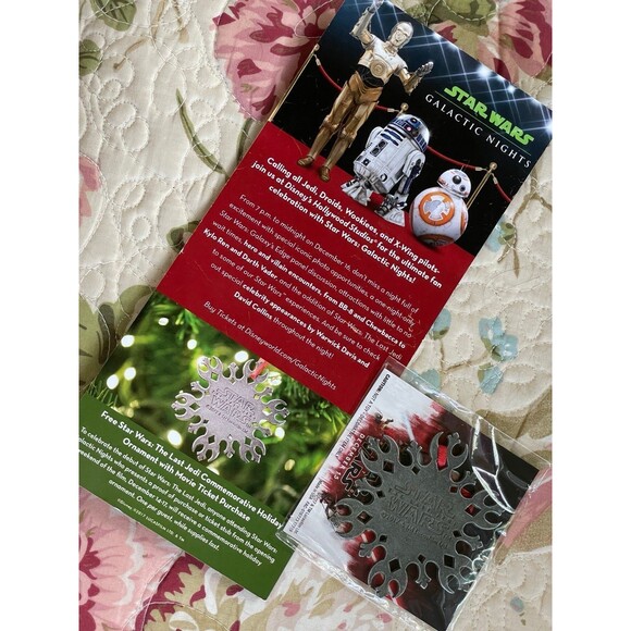 The Last Jedi commemorative ornament & opening night ticket in acrylic case 2017 - Picture 12 of 13